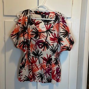 Feeling like a vacation?! This top is the best Hawaii ladies top.